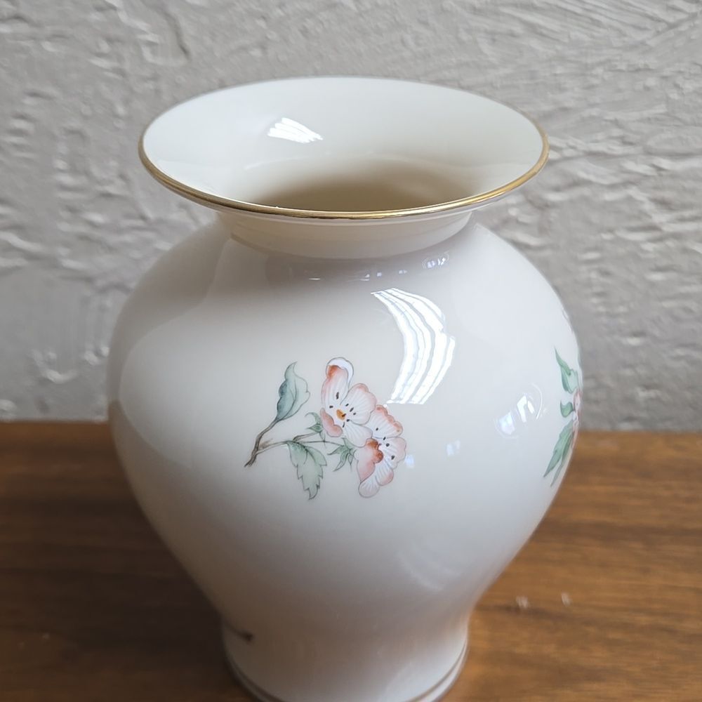 LENOX SERENADE VASE, VINTAGE - Picture 4 of 7